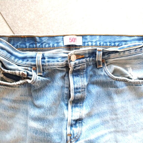 Men's used Levi's 501 'Shrink to Fit' button fly - 35 x 34 (34 x 30) - Picture 3 of 5